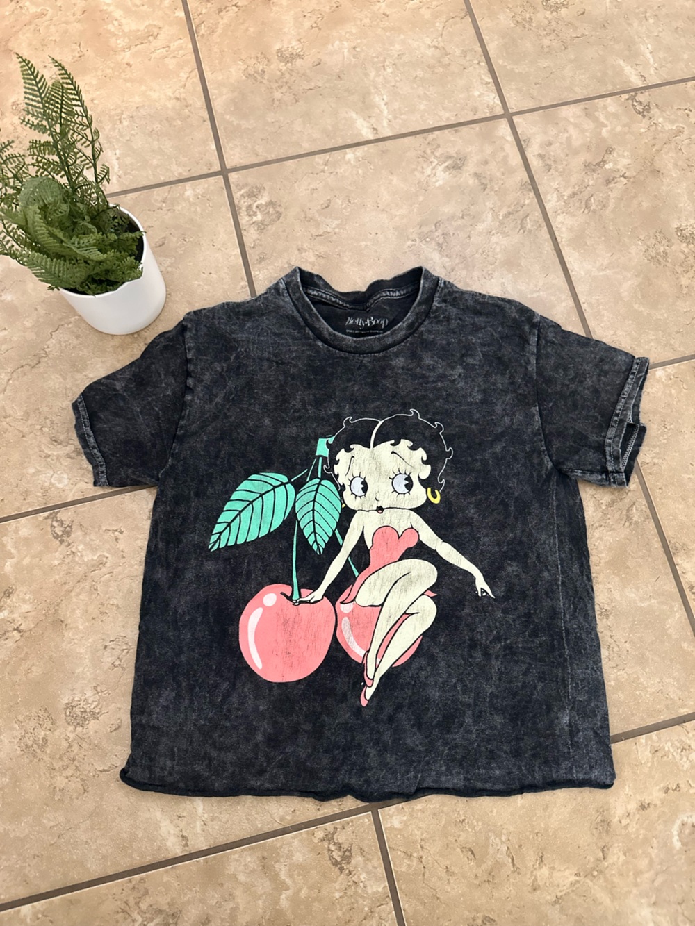 BETTY BOOP GRAPHIC CROP TOP